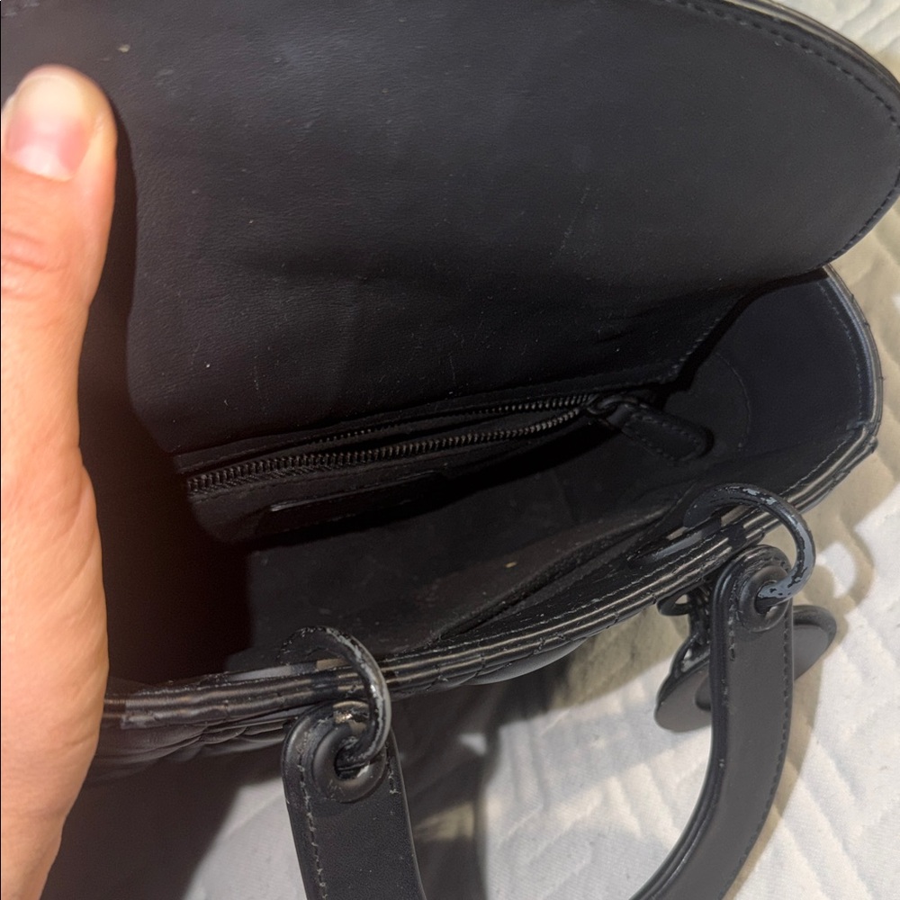 Black Quilted Handbag - Picture 2 of 7